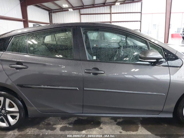 Toyota Prius Four Touring 2018 JTDKARFU5J3547494 Image 13