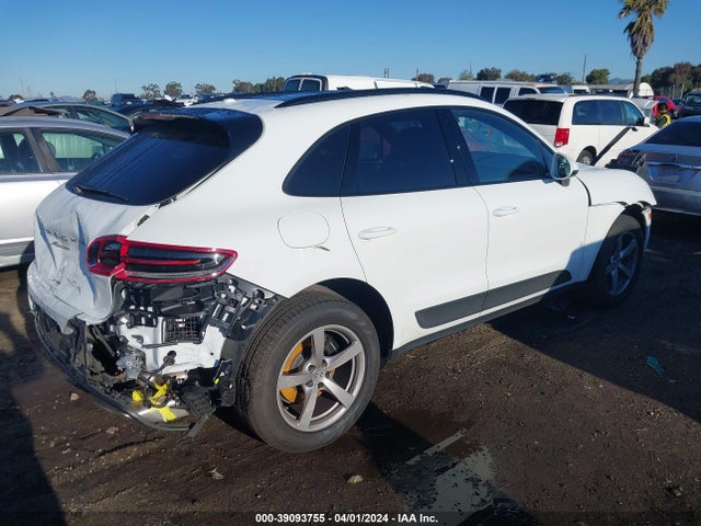 2018 PORSCHE MACAN WP1AA2A54JLB04898 Photo 3