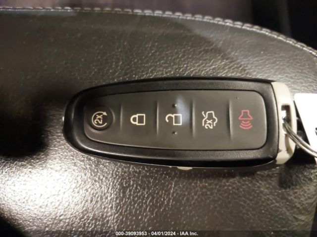 1FMCU9J9XFUC05549 Ford Escape Titanium