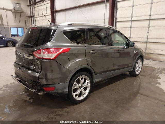 1FMCU9J9XFUC05549 Ford Escape Titanium