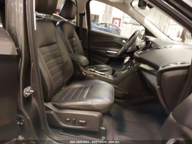 1FMCU9J9XFUC05549 Ford Escape Titanium