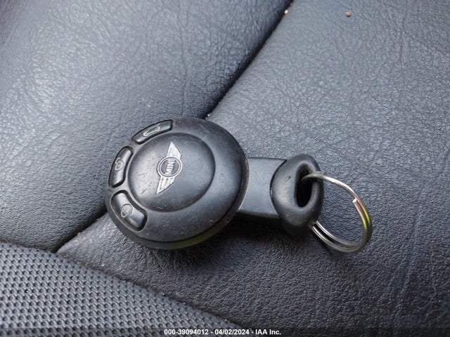 2010 MINI COOPER WMWMF3C50ATZ61073 Photo 10