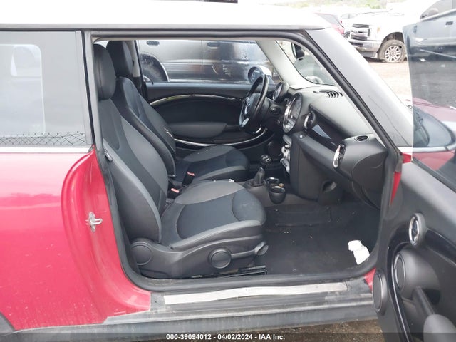 2010 MINI COOPER WMWMF3C50ATZ61073 Photo 4