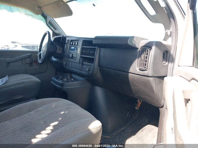 Chevrolet Express 2500 Work Van 2016 1GCWGAFF8G1284148 Image 5