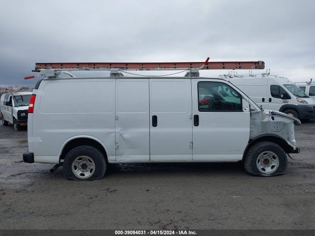 Chevrolet Express 2500 Work Van 2018 1GCWGAFG1J1242842 Image 14