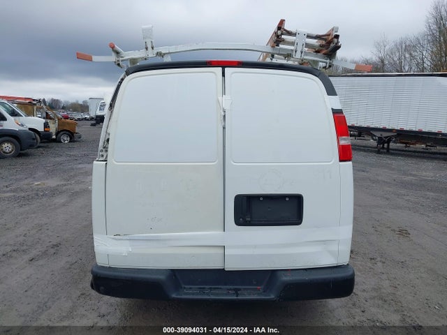 Chevrolet Express 2500 Work Van 2018 1GCWGAFG1J1242842 Image 17