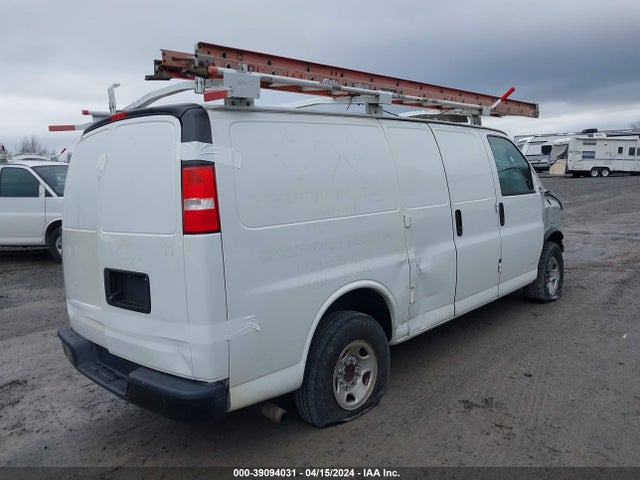 Chevrolet Express 2500 Work Van 2018 1GCWGAFG1J1242842 Image 4