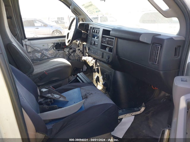 Chevrolet Express 2500 Work Van 2018 1GCWGAFG1J1242842 Image 5