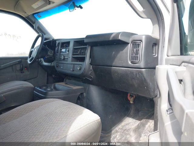 Chevrolet Express 2500 Work Van 2016 1GCWGAFF1G1227046 Image 5