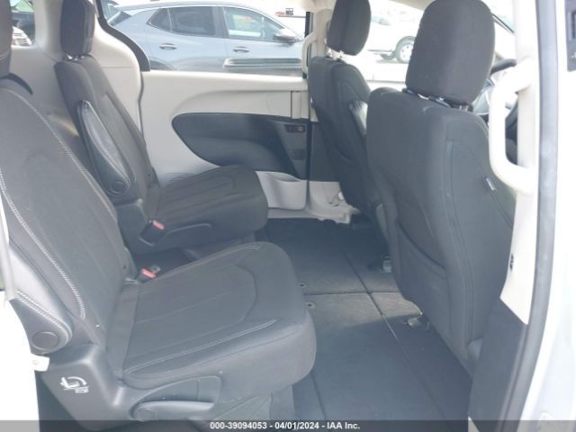 2C4RC1CG5NR215609 Chrysler Voyager Lx