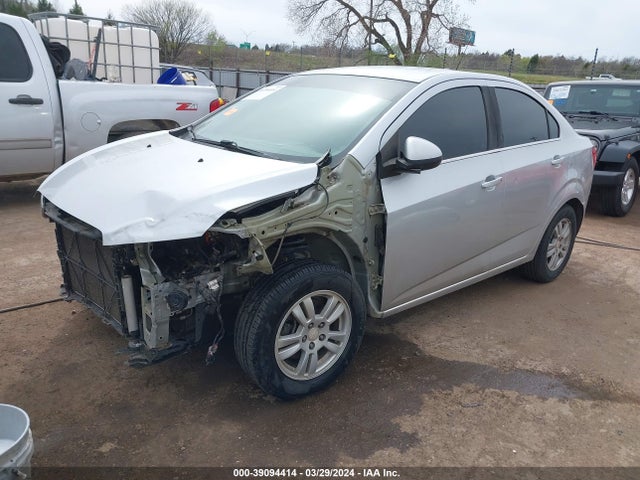 Chevrolet Sonic Lt Auto 2015 1G1JC5SH6F4134324 Image 2
