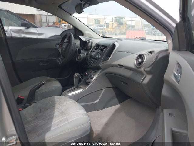 Chevrolet Sonic Lt Auto 2015 1G1JC5SH6F4134324 Image 5