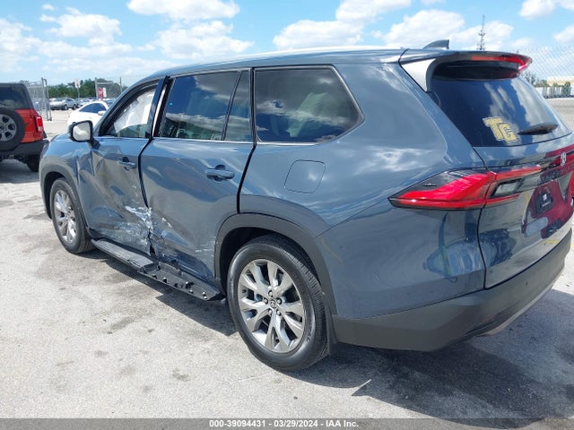 Toyota Grand Highlander Limited 2024 5TDAAAA50RS010779 Image 3