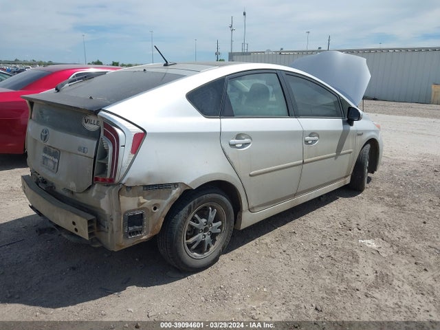 Toyota Prius Three 2014 JTDKN3DU5E1743781 Image 4