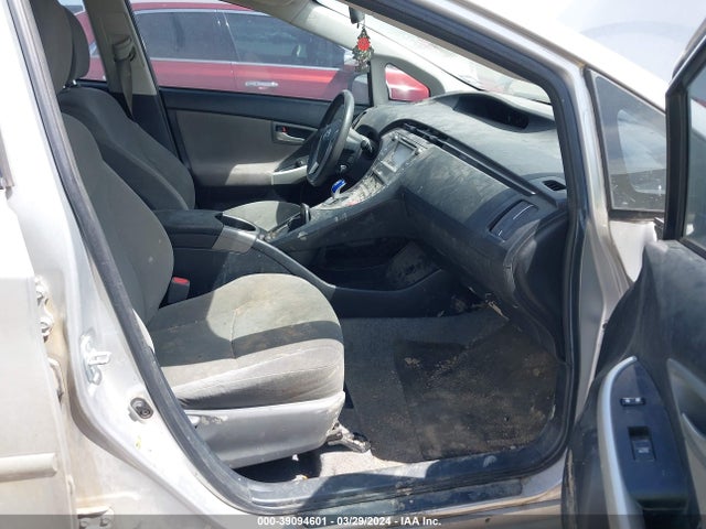 Toyota Prius Three 2014 JTDKN3DU5E1743781 Image 5