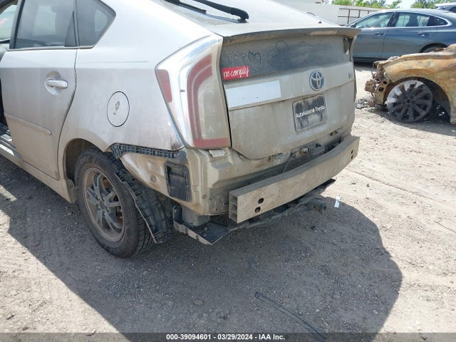 Toyota Prius Three 2014 JTDKN3DU5E1743781 Image 6