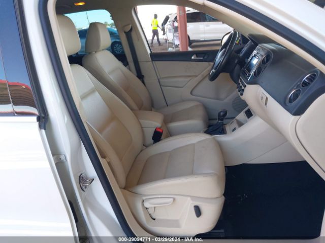 WVGRV7AX9HK003780 Volkswagen Tiguan 2.0t Wolfsburg Edition
