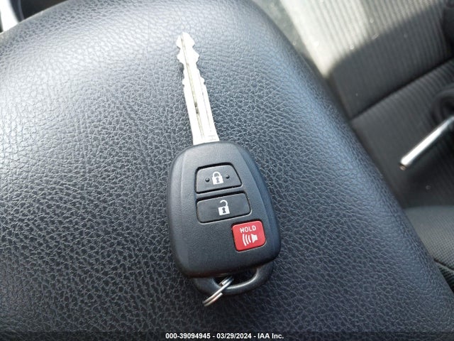 Toyota RAV4 LE 2018 2T3ZFREV6JW521543 Image 11