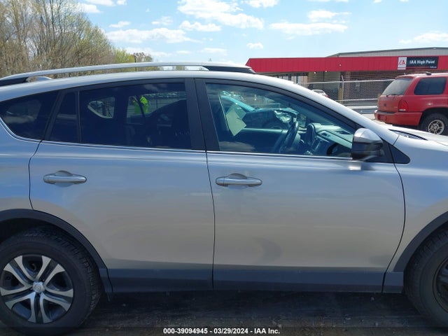 Toyota RAV4 LE 2018 2T3ZFREV6JW521543 Image 13