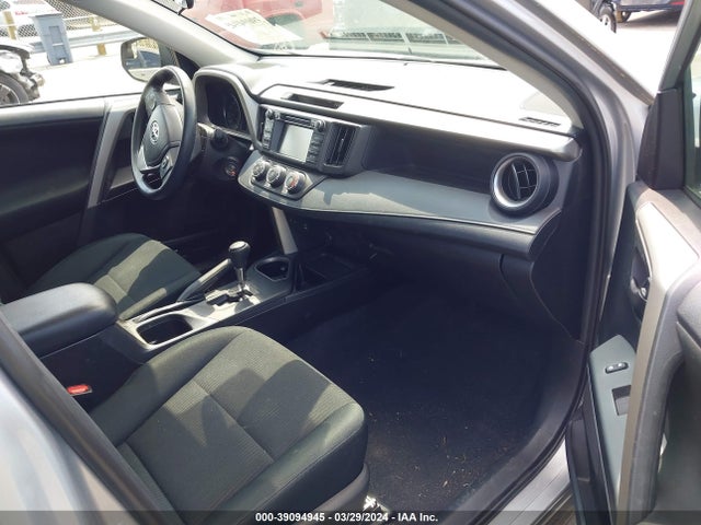 Toyota RAV4 LE 2018 2T3ZFREV6JW521543 Image 5