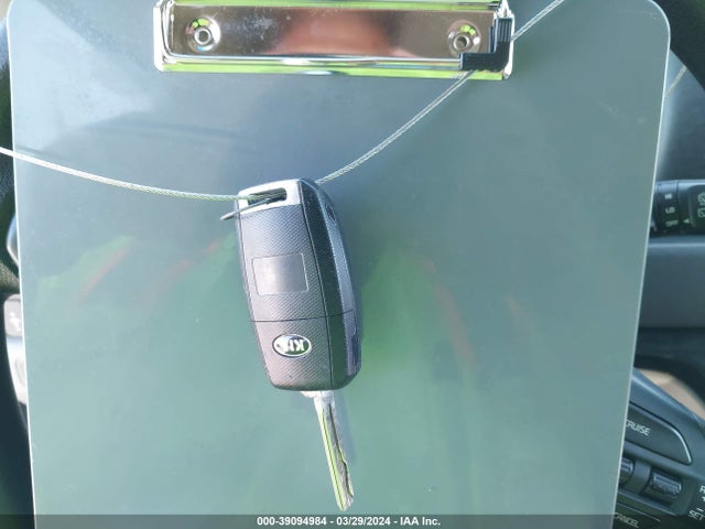 KIA SEDONA LX 2016 KNDMB5C13G6087672 Image 11