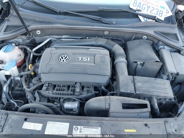 1VWDT7A35HC085998 Volkswagen Passat 1.8t R-line