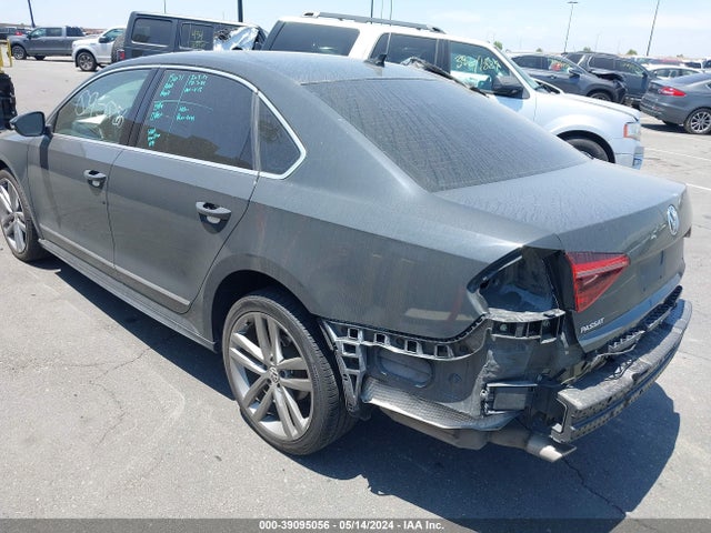 1VWDT7A35HC085998 Volkswagen Passat 1.8t R-line