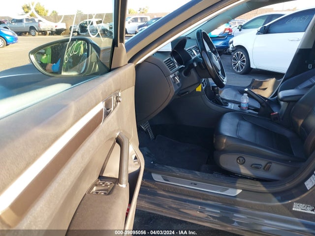 1VWDT7A35HC085998 Volkswagen Passat 1.8t R-line