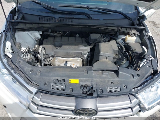 Toyota Highlander Le 2018 5TDZARFH0JS034895 Image 10
