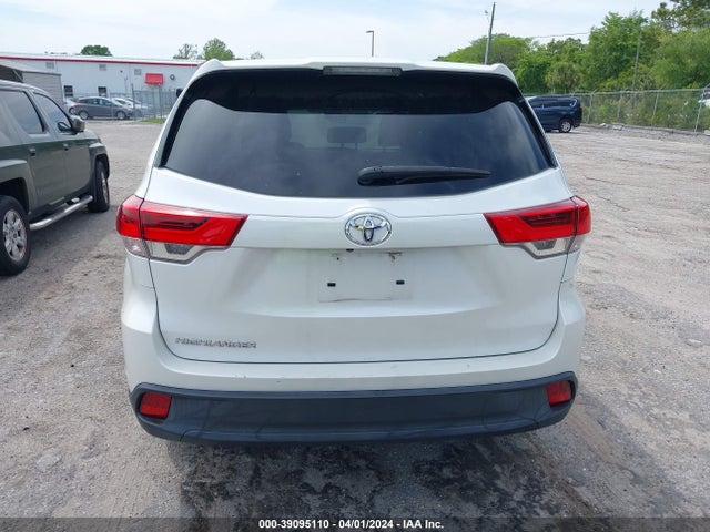Toyota Highlander Le 2018 5TDZARFH0JS034895 Image 16