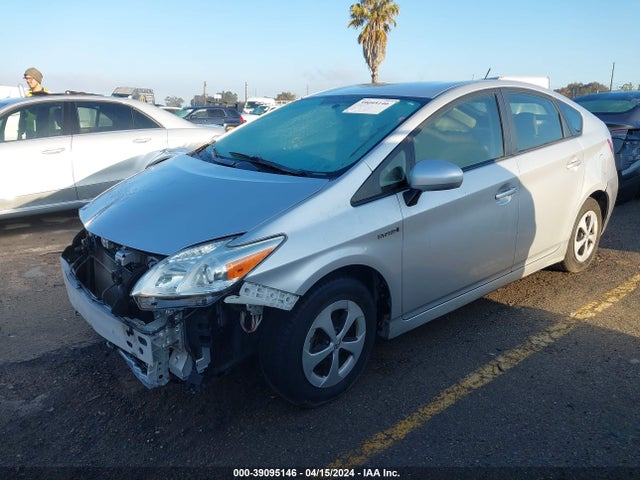Toyota Prius Two 2014 JTDKN3DU8E0381631 Image 2