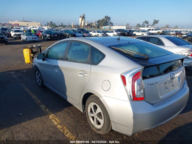Toyota Prius Two 2014 JTDKN3DU8E0381631 Image 3