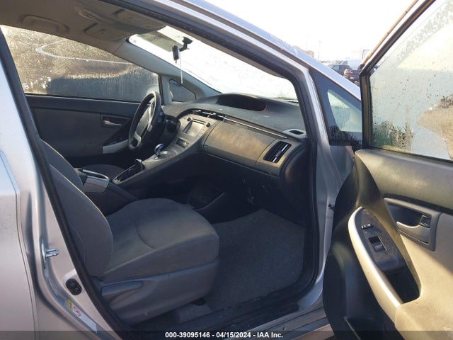 Toyota Prius Two 2014 JTDKN3DU8E0381631 Image 5