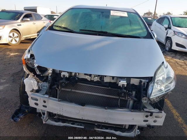Toyota Prius Two 2014 JTDKN3DU8E0381631 Image 6