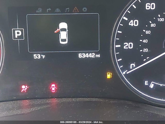 Genesis G80 3.8 2017 KMHGN4JE6HU190971 Image 16