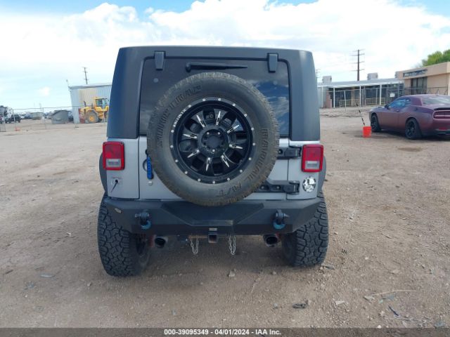 1C4HJWEG9FL532413 Jeep Wrangler Unlimited Sahara