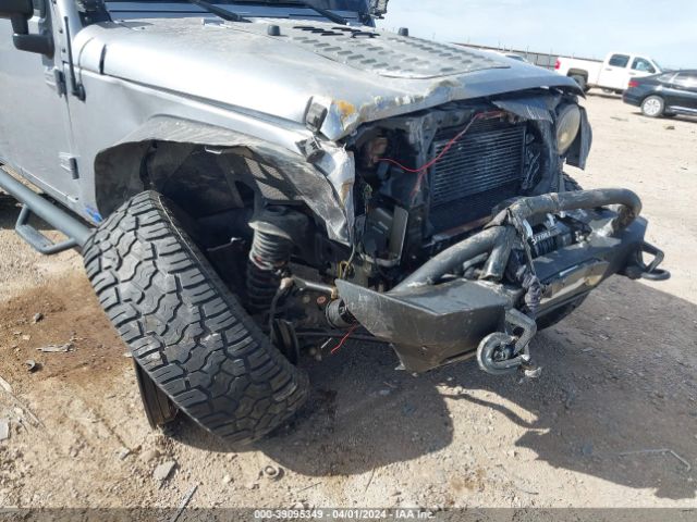 1C4HJWEG9FL532413 Jeep Wrangler Unlimited Sahara