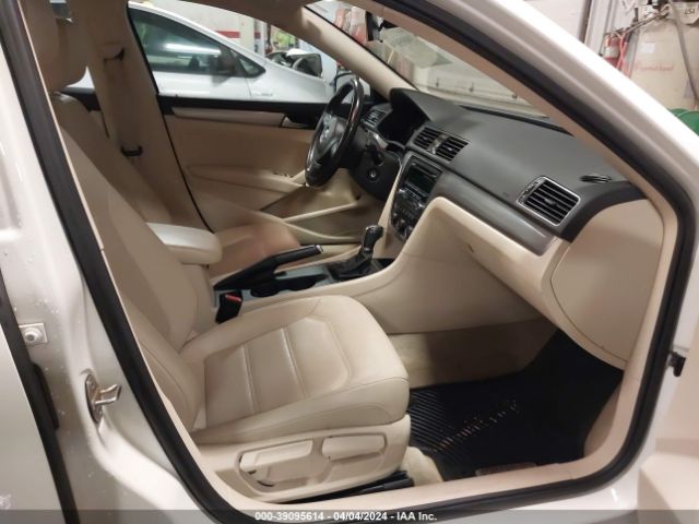 1VWAS7A33FC027844 Volkswagen Passat 1.8t Wolfsburg Edition