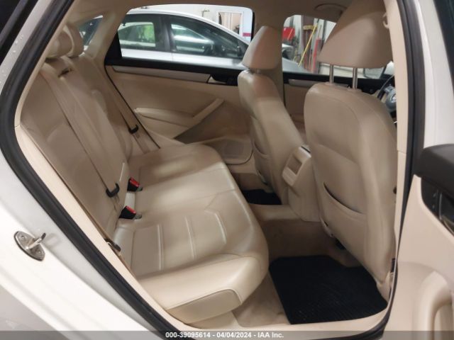 1VWAS7A33FC027844 Volkswagen Passat 1.8t Wolfsburg Edition