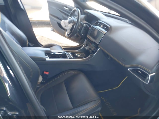 2019 JAGUAR XE SAJAT4GXXKCP51194 Photo 4