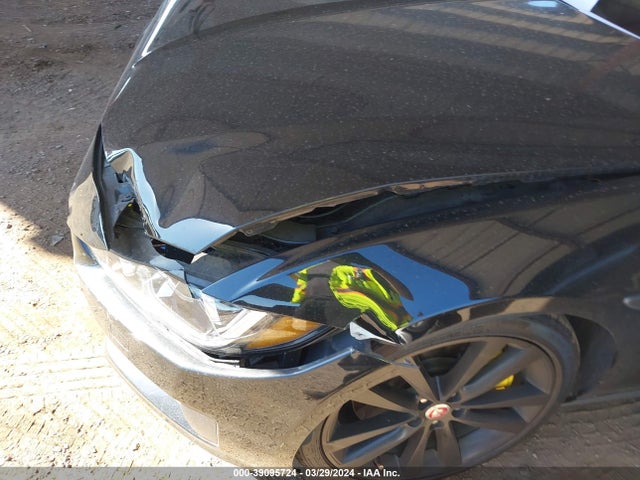 2019 JAGUAR XE SAJAT4GXXKCP51194 Photo 5