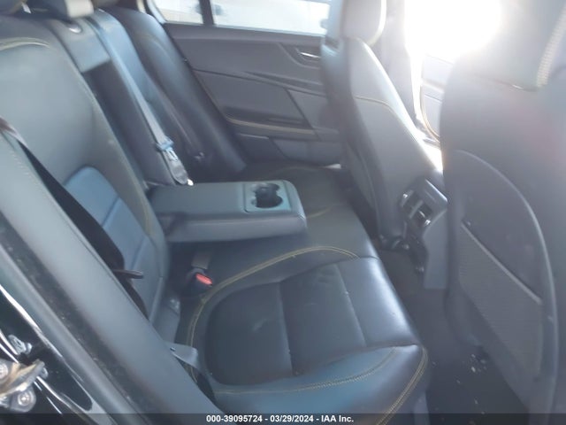 2019 JAGUAR XE SAJAT4GXXKCP51194 Photo 7