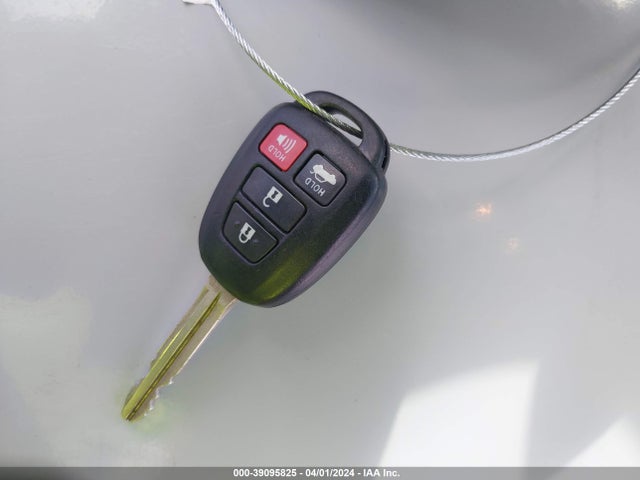 Toyota COROLLA LE 2016 5YFBURHE2GP408663 Image 11