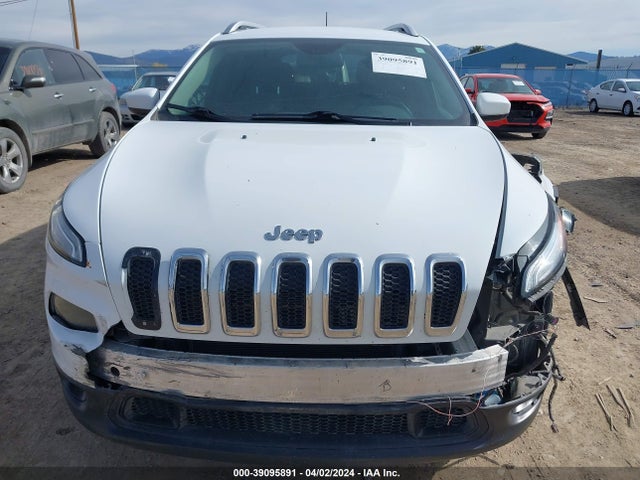 1C4PJMCB2JD505306 Jeep Cherokee Latitude 4x4