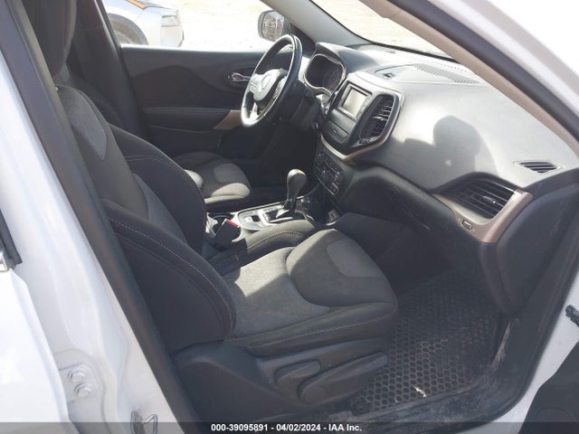 1C4PJMCB2JD505306 Jeep Cherokee Latitude 4x4
