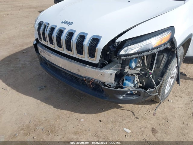 1C4PJMCB2JD505306 Jeep Cherokee Latitude 4x4