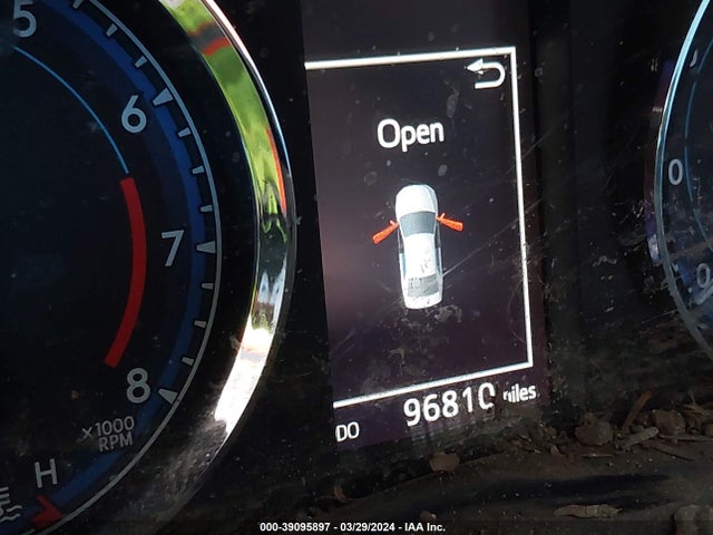 Toyota COROLLA SE 2018 5YFBURHE7JP768728 Image 16