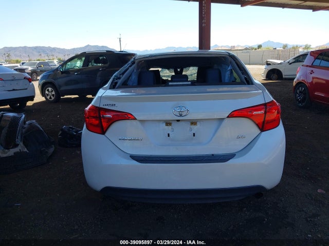 Toyota COROLLA SE 2018 5YFBURHE7JP768728 Image 17