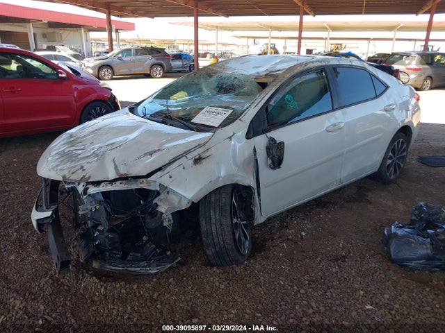 Toyota COROLLA SE 2018 5YFBURHE7JP768728 Image 2