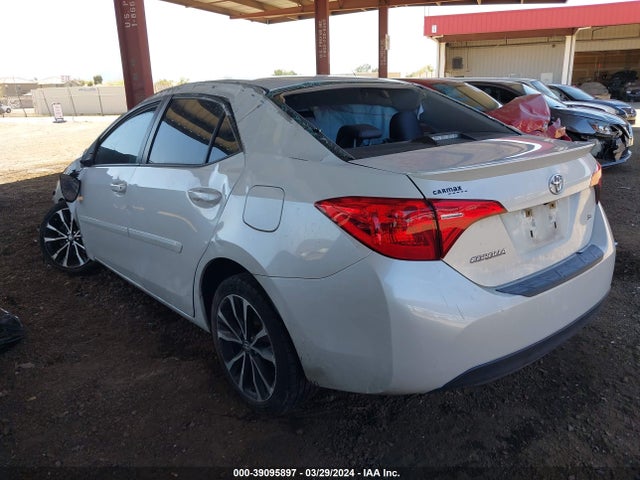 Toyota COROLLA SE 2018 5YFBURHE7JP768728 Image 3